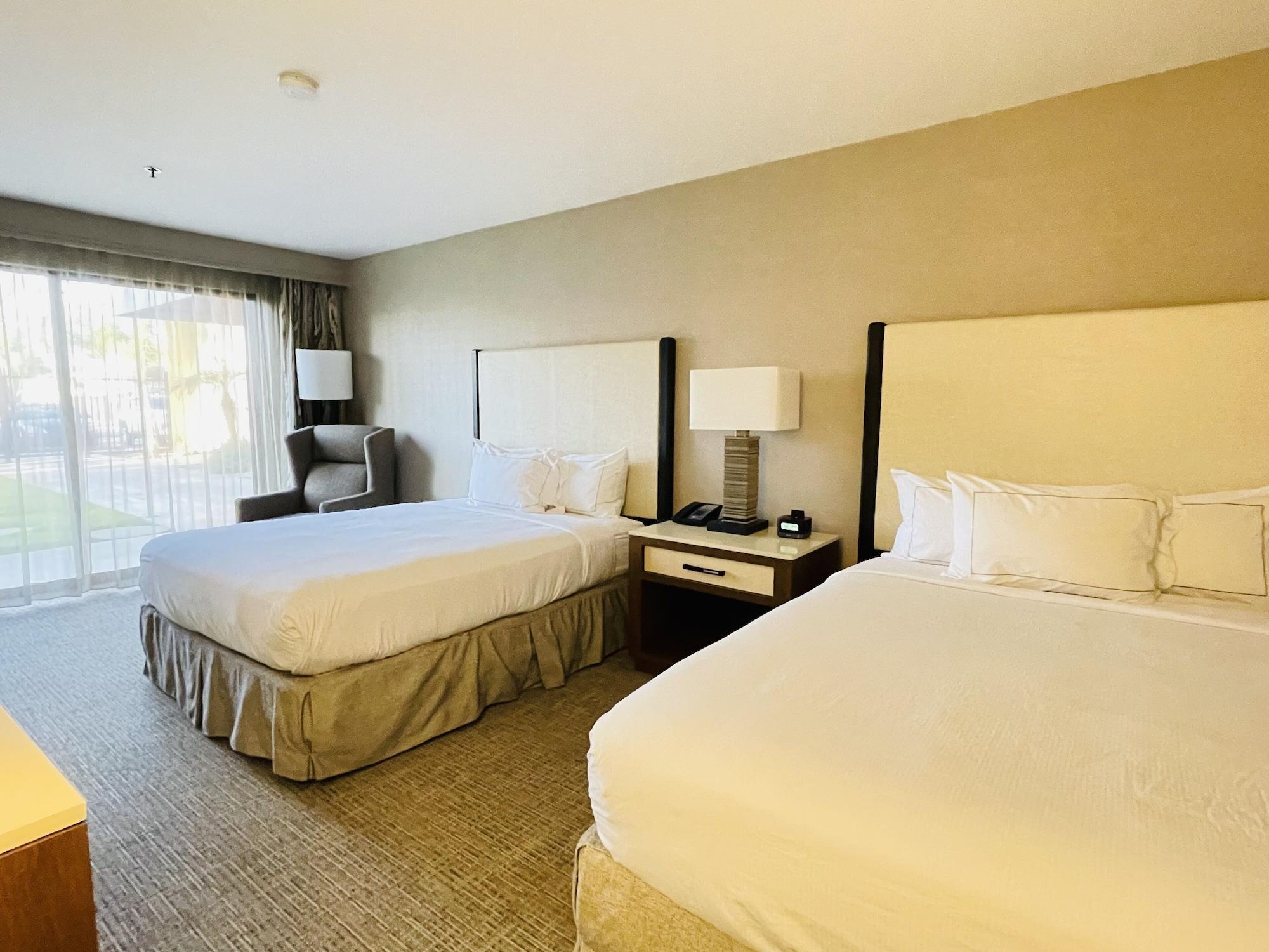 Doubletree By Hilton Convention Center Hotel