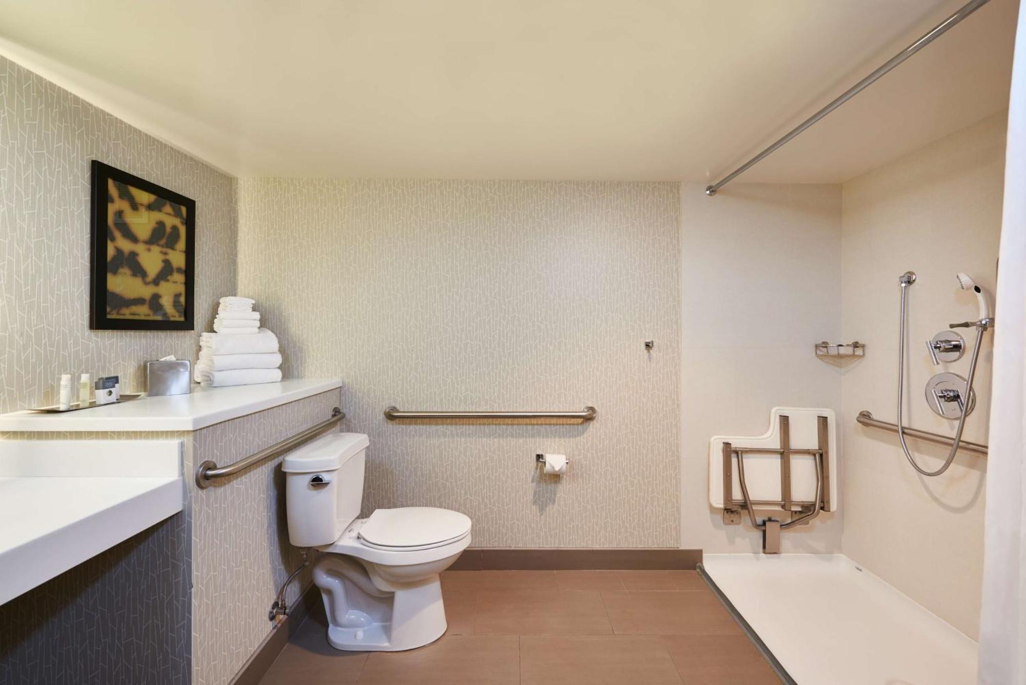 Doubletree By Hilton Convention Center Hotel